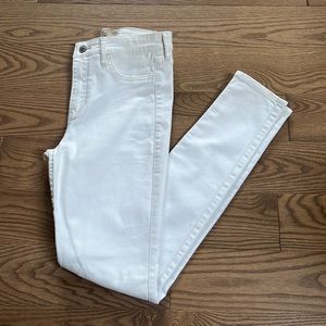Hollister Jeans size 3R / 26 w 31 l